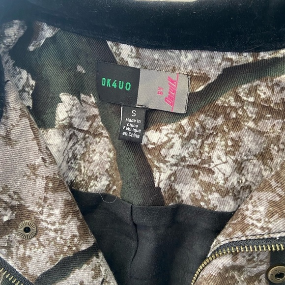 Women’s Camouflage Jacket Small fits XS - Picture 4 of 6